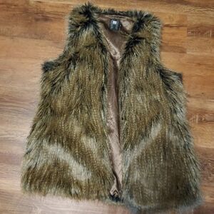 ☆☆♡♡ RU Apparel faux fur vest Lined large